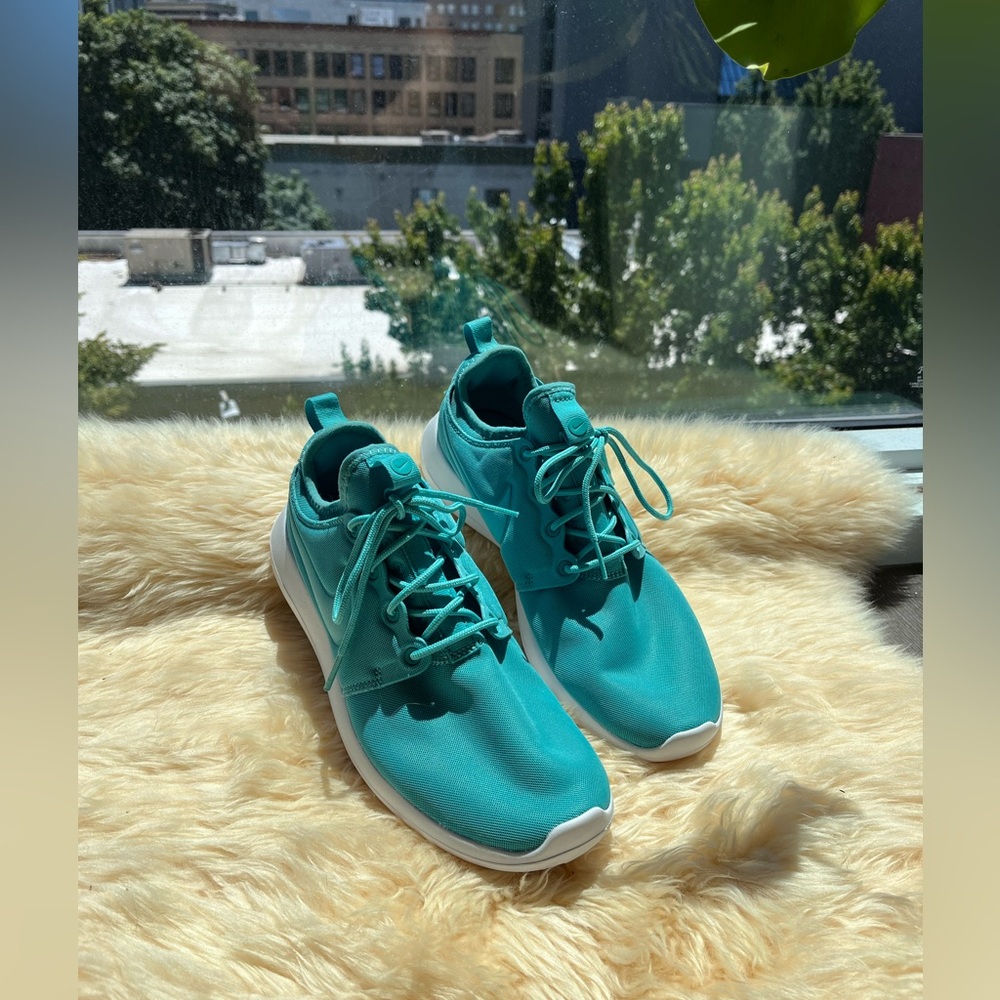 NWOB Nike Air Roshe 2 in Teal - Size 9